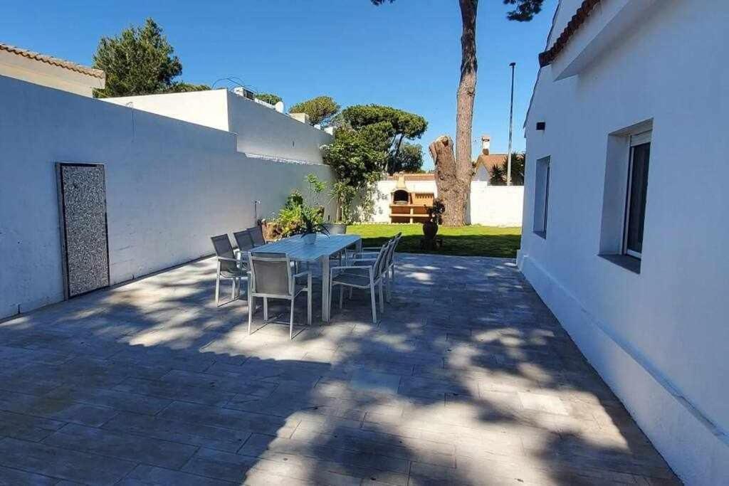Villa Yoli 26 Con Piscina Y Jardin Cerca De La Playa Chiclana de la Frontera Kültér fotó